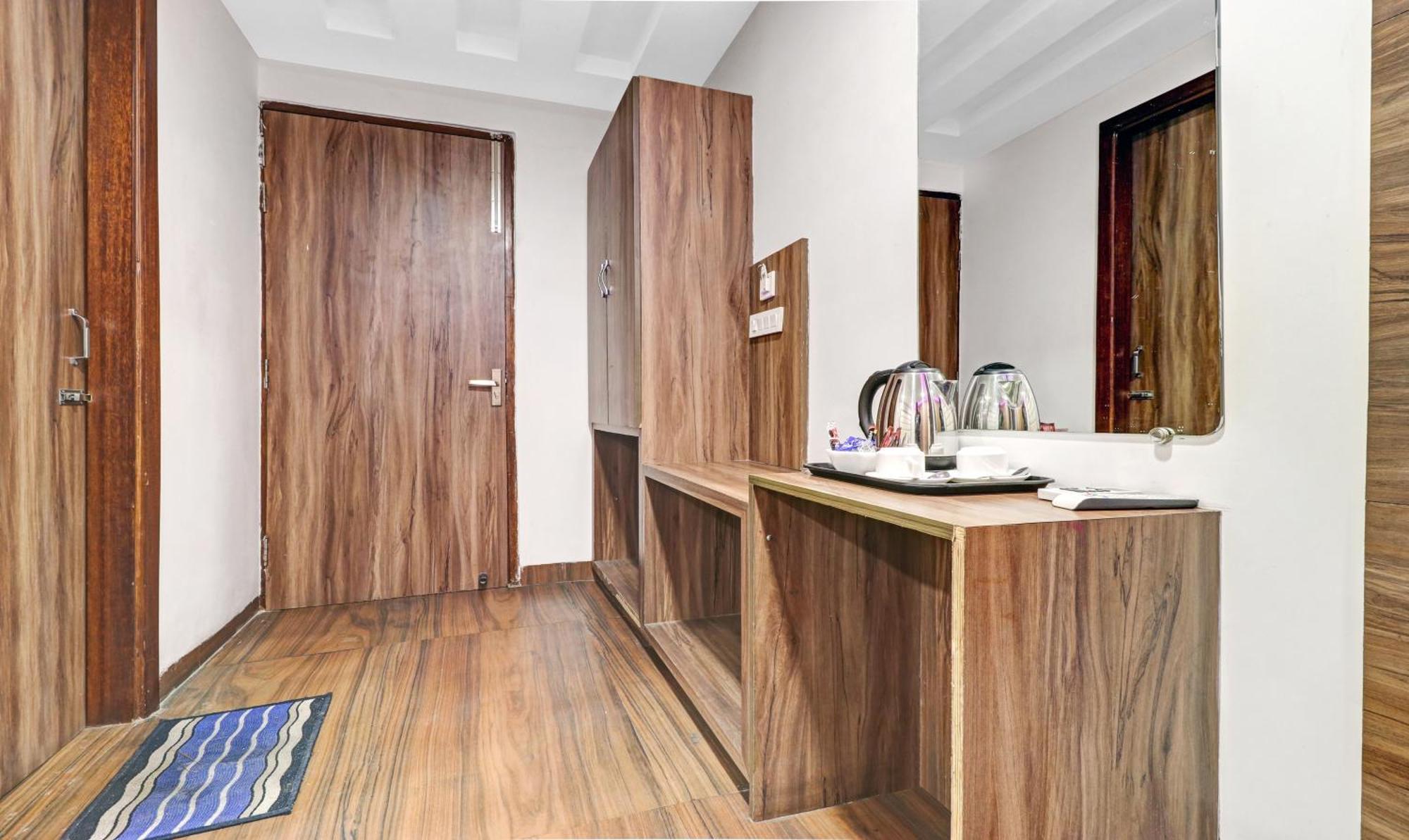 Itsy Hotels Unique - Near Railway Station Amritsar Buitenkant foto
